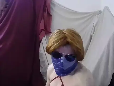 Snapshot of CeDelicja chatting on 10/31/25, 09:27 CeDelicja online show from 10/31/25, 09:27