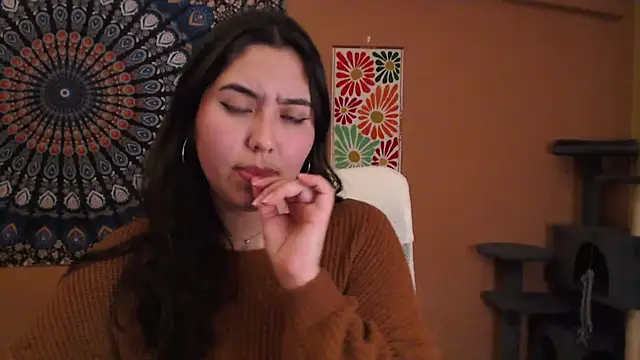 Snapshot of IntimateTales chatting on 12/20/24, 10:43 IntimateTales online show from 12/20/24, 10:43