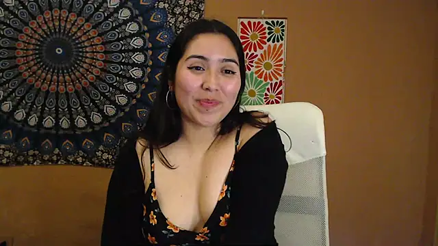 Snapshot of IntimateTales chatting on 03/04/25, 05:45 IntimateTales online show from 03/04/25, 05:45