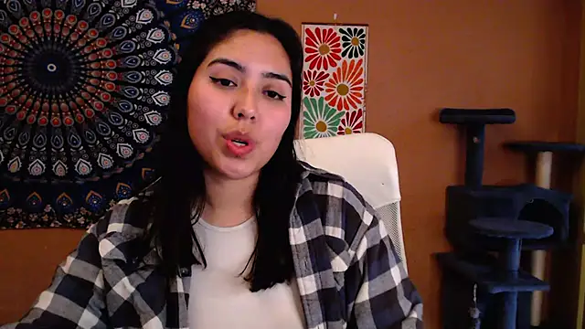 Snapshot of IntimateTales chatting on 03/18/25, 03:31 IntimateTales online show from 03/18/25, 03:31