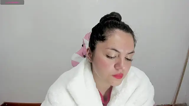 Snapshot of Anal_Milky_Momma chatting on 01/16/25, 10:44 Anal Milky Momma online show from 01/16/25, 10:44