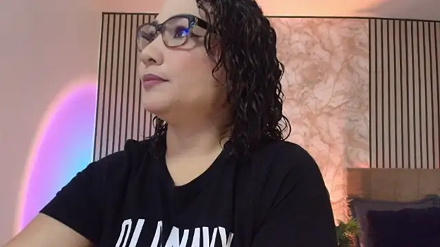 JuliRamirez online show from 07/06/26, 01:19