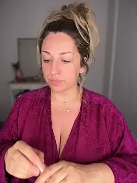 Snapshot of miamellycious chatting on 07/18/26, 03:11 miamellycious online show from 07/18/26, 03:11