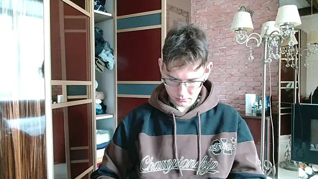 Snapshot of newcomer_2021 chatting on 10/17/25, 10:07 newcomer 2021 online show from 10/17/25, 10:07