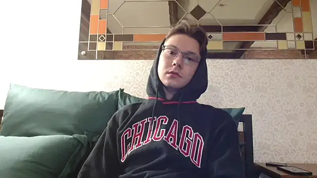 Snapshot of newcomer_2021 chatting on 10/18/25, 03:24 newcomer 2021 online show from 10/18/25, 03:24