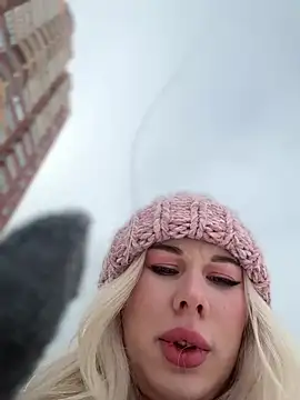 Snapshot of LaraHollywood chatting on 01/10/25, 07:14 LaraHollywood online show from 01/10/25, 07:14