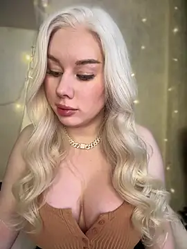 Snapshot of LaraHollywood chatting on 01/30/25, 03:22 LaraHollywood online show from 01/30/25, 03:22