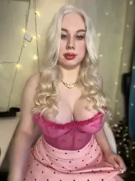 Snapshot of LaraHollywood chatting on 02/15/25, 02:37 LaraHollywood online show from 02/15/25, 02:37