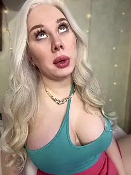 Snapshot of LaraHollywood chatting on 02/19/25, 03:06 LaraHollywood online show from 02/19/25, 03:06