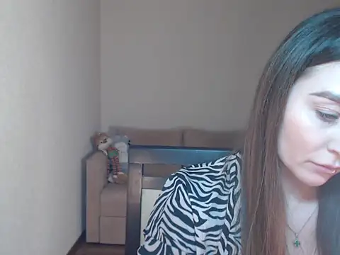 Snapshot of marishaarimova chatting on 11/16/25, 07:52 marishaarimova online show from 11/16/25, 07:52