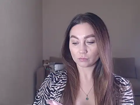 Snapshot of marishaarimova chatting on 11/18/25, 03:01 marishaarimova online show from 11/18/25, 03:01