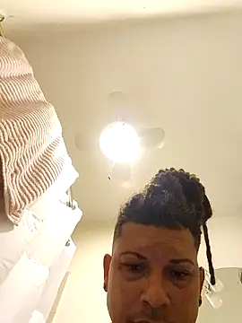 Snapshot of tropikboy chatting on 01/29/25, 09:44 tropikboy online show from 01/29/25, 09:44