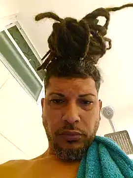 Snapshot of tropikboy chatting on 02/14/25, 10:07 tropikboy online show from 02/14/25, 10:07