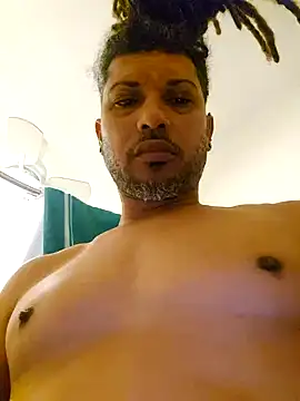 Snapshot of tropikboy chatting on 02/19/25, 09:50 tropikboy online show from 02/19/25, 09:50