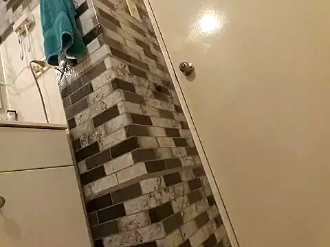 Snapshot of tropikboy chatting on 02/27/25, 10:04 tropikboy online show from 02/27/25, 10:04