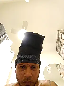 Snapshot of tropikboy chatting on 02/28/25, 09:58 tropikboy online show from 02/28/25, 09:58