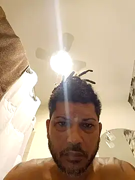 Snapshot of tropikboy chatting on 03/17/25, 09:55 tropikboy online show from 03/17/25, 09:55