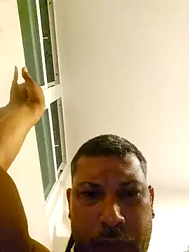 Snapshot of tropikboy chatting on 09/15/25, 09:53 tropikboy online show from 09/15/25, 09:53