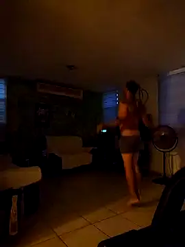 Snapshot of tropikboy chatting on 10/02/25, 10:00 tropikboy online show from 10/02/25, 10:00