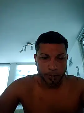 Snapshot of tropikboy chatting on 10/03/25, 10:23 tropikboy online show from 10/03/25, 10:23