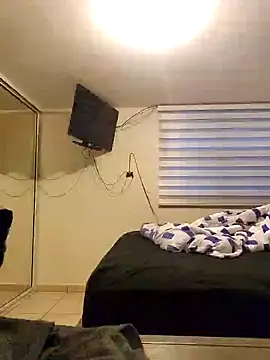 Snapshot of tropikboy chatting on 10/07/25, 10:12 tropikboy online show from 10/07/25, 10:12