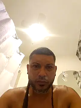 Snapshot of tropikboy chatting on 10/27/25, 09:35 tropikboy online show from 10/27/25, 09:35