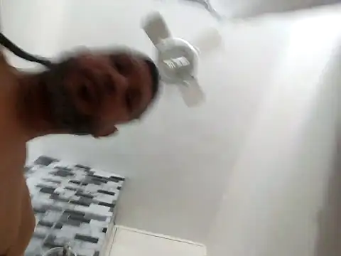 Snapshot of tropikboy chatting on 11/02/25, 12:51 tropikboy online show from 11/02/25, 12:51