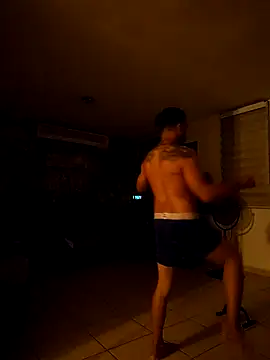 Snapshot of tropikboy chatting on 11/05/25, 09:53 tropikboy online show from 11/05/25, 09:53