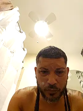 Snapshot of tropikboy chatting on 11/10/25, 10:03 tropikboy online show from 11/10/25, 10:03