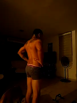 Snapshot of tropikboy chatting on 11/13/25, 09:52 tropikboy online show from 11/13/25, 09:52