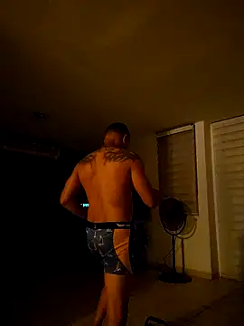 Snapshot of tropikboy chatting on 11/24/25, 09:42 tropikboy online show from 11/24/25, 09:42