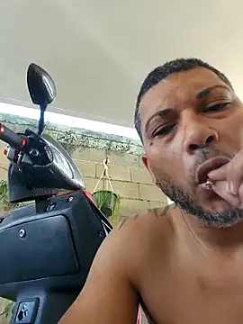 Snapshot of tropikboy chatting on 11/29/25, 12:52 tropikboy online show from 11/29/25, 12:52