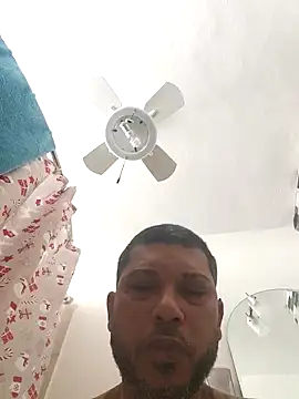 Snapshot of tropikboy chatting on 12/14/25, 12:43 tropikboy online show from 12/14/25, 12:43