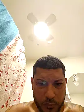 Snapshot of tropikboy chatting on 12/17/25, 09:48 tropikboy online show from 12/17/25, 09:48