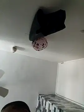 Snapshot of tropikboy chatting on 12/21/25, 11:50 tropikboy online show from 12/21/25, 11:50