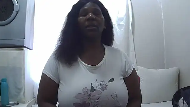 Snapshot of Delicioussexy chatting on 10/15/25, 06:02 Delicioussexy online show from 10/15/25, 06:02