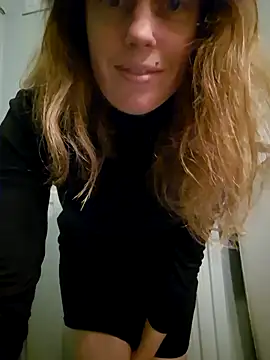 Snapshot of MissLilooo chatting on 12/02/24, 07:49 MissLilooo online show from 12/02/24, 07:49