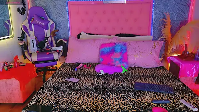 Snapshot of macasweet chatting on 11/28/25, 10:01 macasweet online show from 11/28/25, 10:01