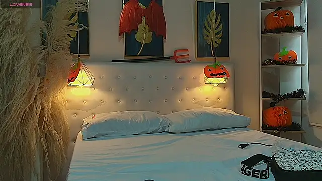 Snapshot of valerie_lya chatting on 10/16/25, 08:43 valerie lya online show from 10/16/25, 08:43