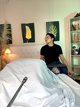 Snapshot of valerie_lya chatting on 11/10/25, 08:30 valerie lya online show from 11/10/25, 08:30