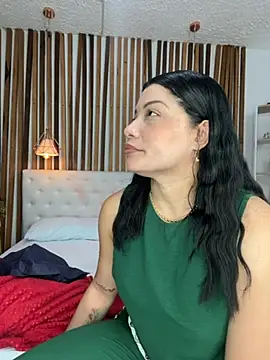 Snapshot of valerie_lya chatting on 02/13/26, 02:02 valerie lya online show from 02/13/26, 02:02