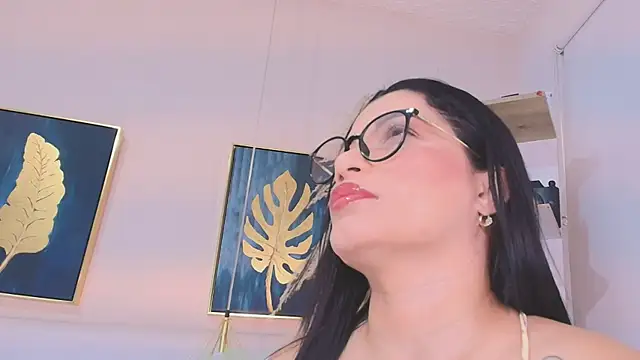 Snapshot of valerie_lya chatting on 06/20/26, 01:03 valerie lya online show from 06/20/26, 01:03