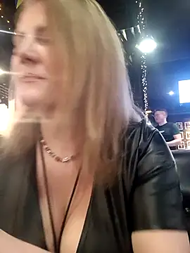 Snapshot of LizaCakes chatting on 03/06/25, 03:35 LizaCakes online show from 03/06/25, 03:35