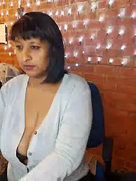 Snapshot of Lilybanx chatting on 01/26/25, 07:20 Lilybanx online show from 01/26/25, 07:20