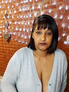 Snapshot of Lilybanx chatting on 03/02/25, 06:19 Lilybanx online show from 03/02/25, 06:19