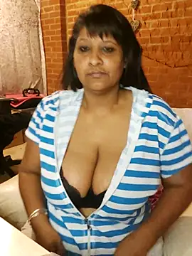 Snapshot of Lilybanx chatting on 10/03/25, 12:13 Lilybanx online show from 10/03/25, 12:13