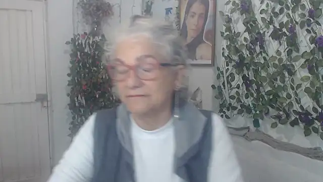 FunnyGrandma online show from 11/16/25, 04:29