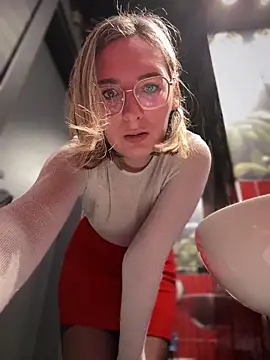 Snapshot of The_Snowwhitee chatting on 12/20/24, 09:11 The Snowwhitee online show from 12/20/24, 09:11