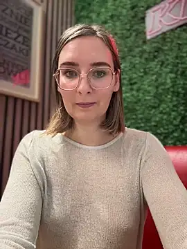 Snapshot of The_Snowwhitee chatting on 12/20/24, 07:17 The Snowwhitee online show from 12/20/24, 07:17