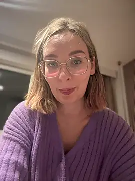 Snapshot of The_Snowwhitee chatting on 12/28/24, 05:57 The Snowwhitee online show from 12/28/24, 05:57